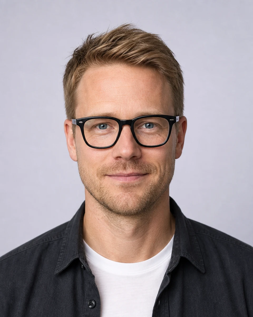 Avatar du CEO de TrustFuel dans un portrait de studio lumineux